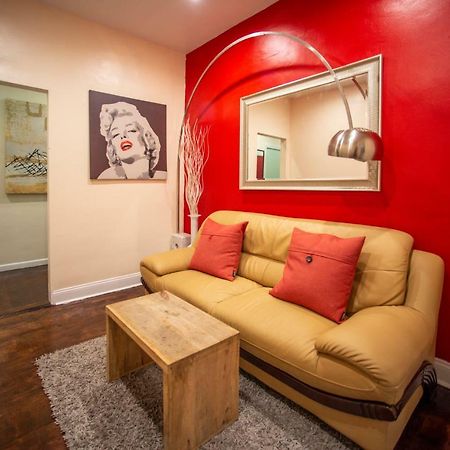 Private Room In A Shared Apartment 15 Minutes To Times Square! نيو يورك المظهر الخارجي الصورة