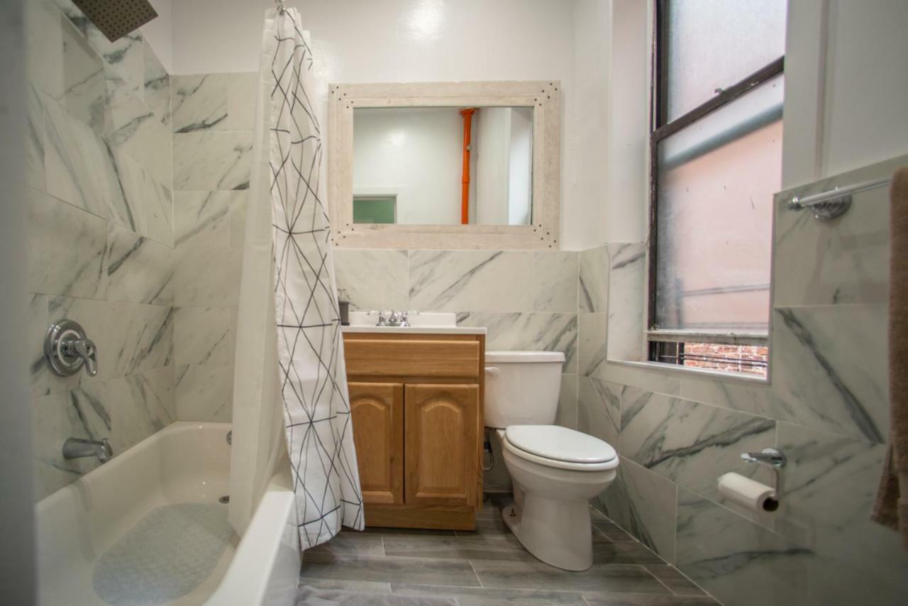 Private Room In A Shared Apartment 15 Minutes To Times Square! نيو يورك المظهر الخارجي الصورة