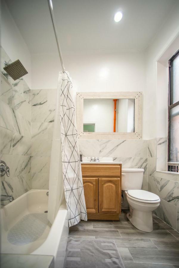 Private Room In A Shared Apartment 15 Minutes To Times Square! نيو يورك المظهر الخارجي الصورة